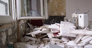 Демонтаж хрущевки в Альметьевске - удаление старых полов и стен по выгодной цене от 1780 рублей.